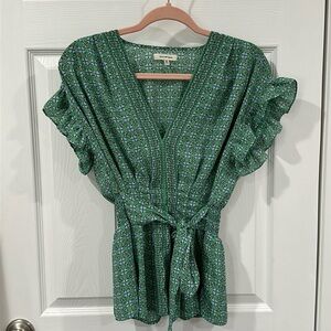 Max Studio women’s blouse! Adjustable waist band and tie!